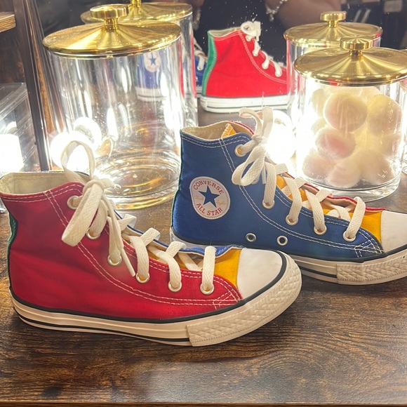 Red & blue converse kid’s size 1 my daughter wears a 2 and fit her perfect ‼️ - Picture 1 of 7